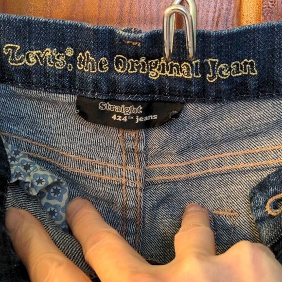 Levi's Straight 424 Jeans Medium Blue Lightly Distressed Size 9 - Picture 6 of 9